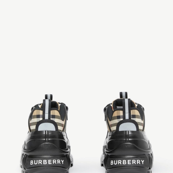 Black and tan men Burberry shoe size 43 - Picture 2 of 3